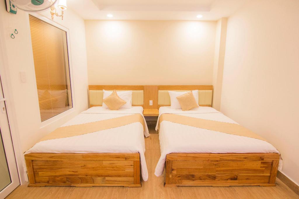 SUMMER HOTEL 2