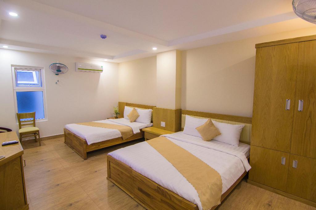 SUMMER HOTEL 3