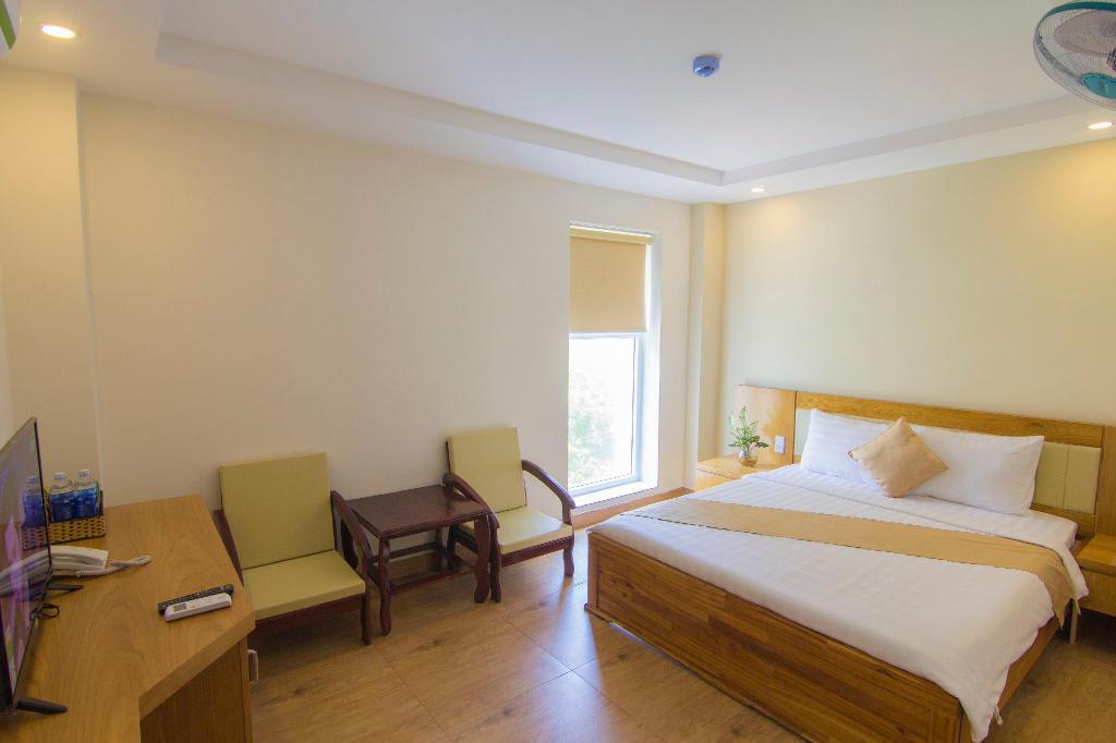 SUMMER HOTEL 4