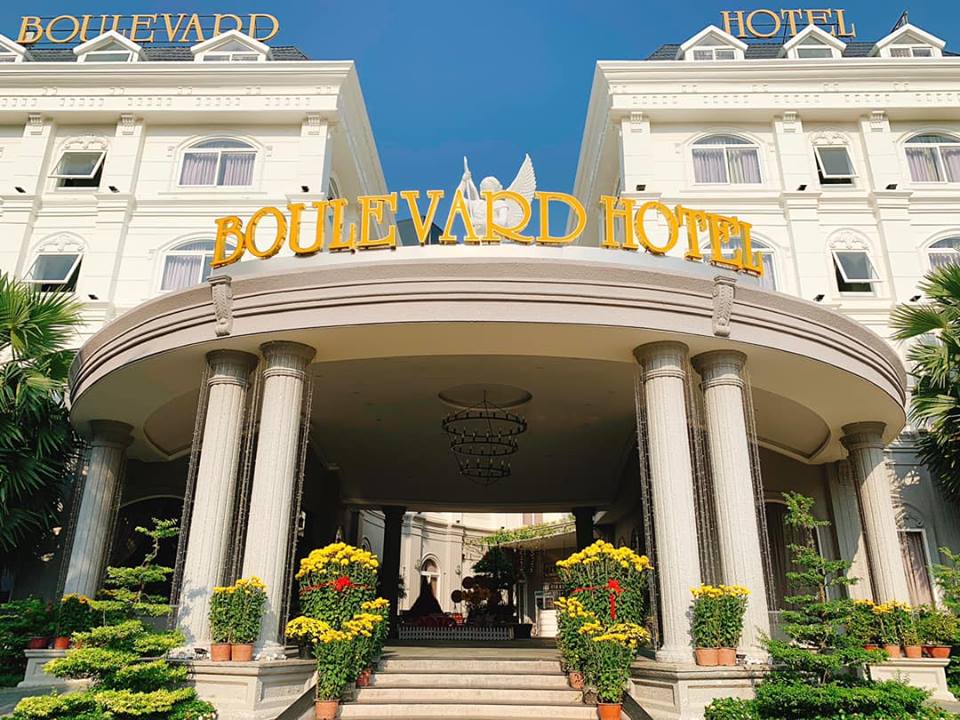 BOULEVARD HOTEL