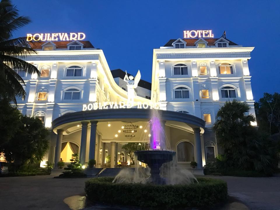 BOULEVARD HOTEL 2