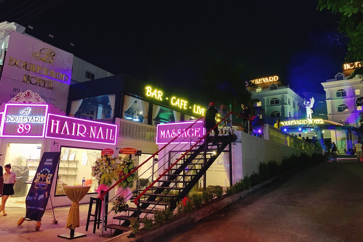 BOULEVARD HOTEL 4